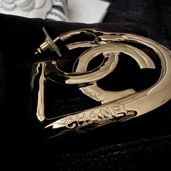 Auth BN Chanel Metal Gold Heart Large Earrings - Picture 2 of 6